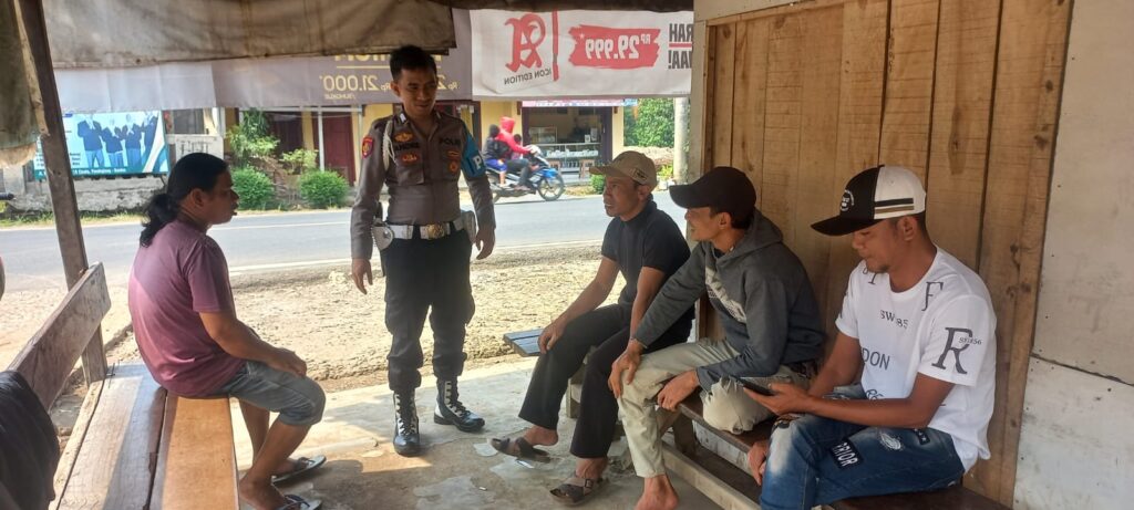 Polsek Saketi Terus Lakukan Sambang Warga untuk Jaga Kamtibmas 1 WhatsApp Image 2023 12 29 at 14.59.23