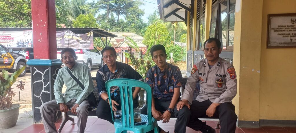 Polsek Saketi Lakukan Sambang Silaturahmi ke Kantor Kecamatan Cisata Menjelang Pemilu 2024 3 WhatsApp Image 2023 12 29 at 15.02.44