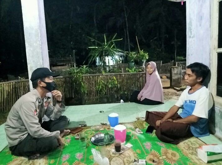 Personil Polsek Mandalawangi Sambangi Rumah Warga yang Pulang dari Mudik Lebaran 3 IMG 20240415 WA0023