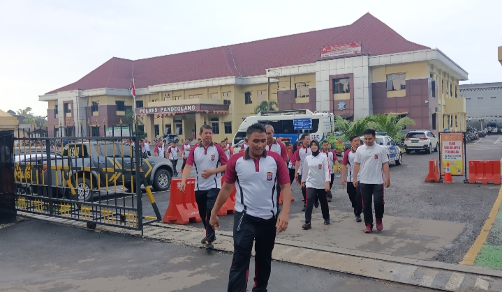 Polres Pandeglang Gelar Olahraga Rutin Bersama untuk Meningkatkan Kebugaran Personil 5 IMG 20240426 075332
