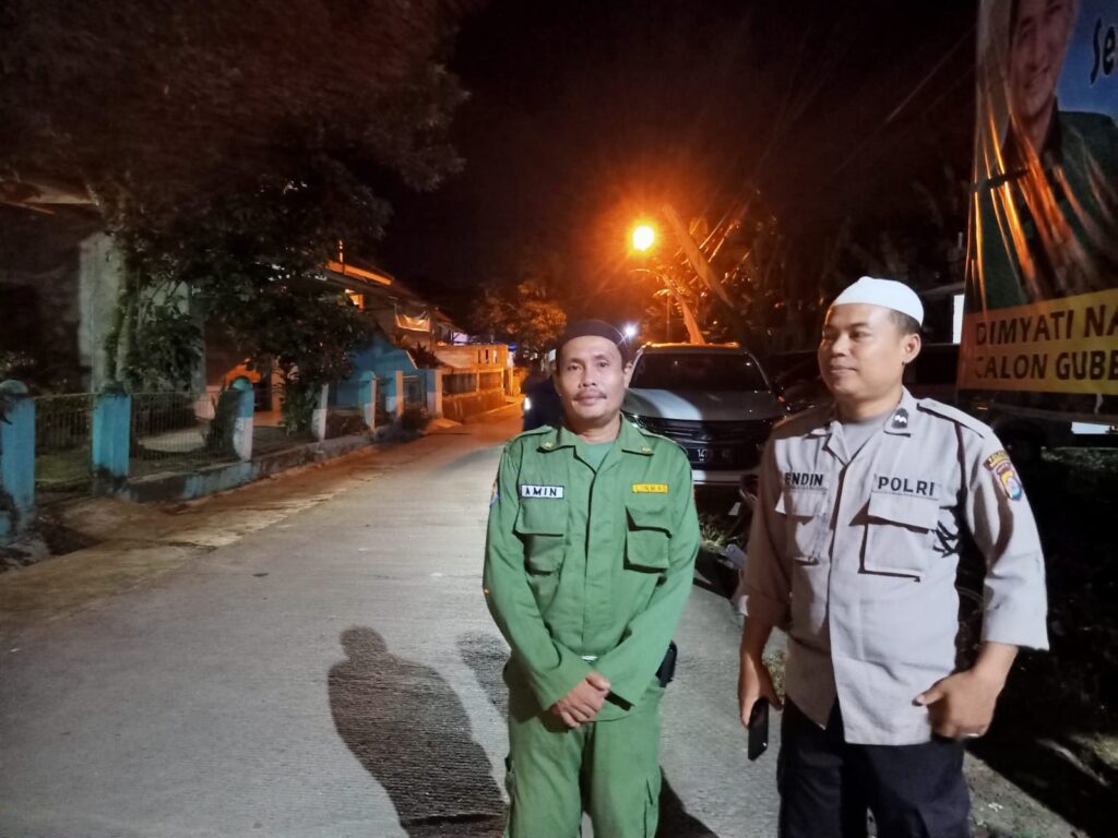Polsek Cadasari: Berpatroli Dialogis Bersama Linmas Desa Binaan di Momen Mudik Lebaran 9 WhatsApp Image 2024 04 08 at 21.40.32