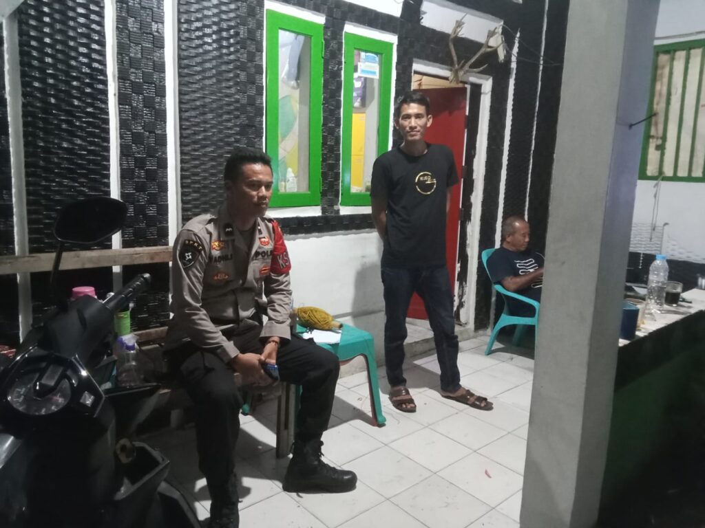 Personil Polsek Panimbang Polres Pandeglang Melaksanakan Patroli Malam untuk Keamanan Wilayah 5 WhatsApp Image 2024 04 16 at 23.27.38