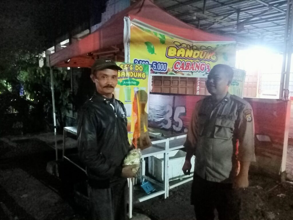 Polsek Cadasari Tingkatkan Patroli terhadap Para Tukang Ojek demi Meningkatkan Keamanan Malam Hari 6 WhatsApp Image 2024 04 17 at 00.46.34