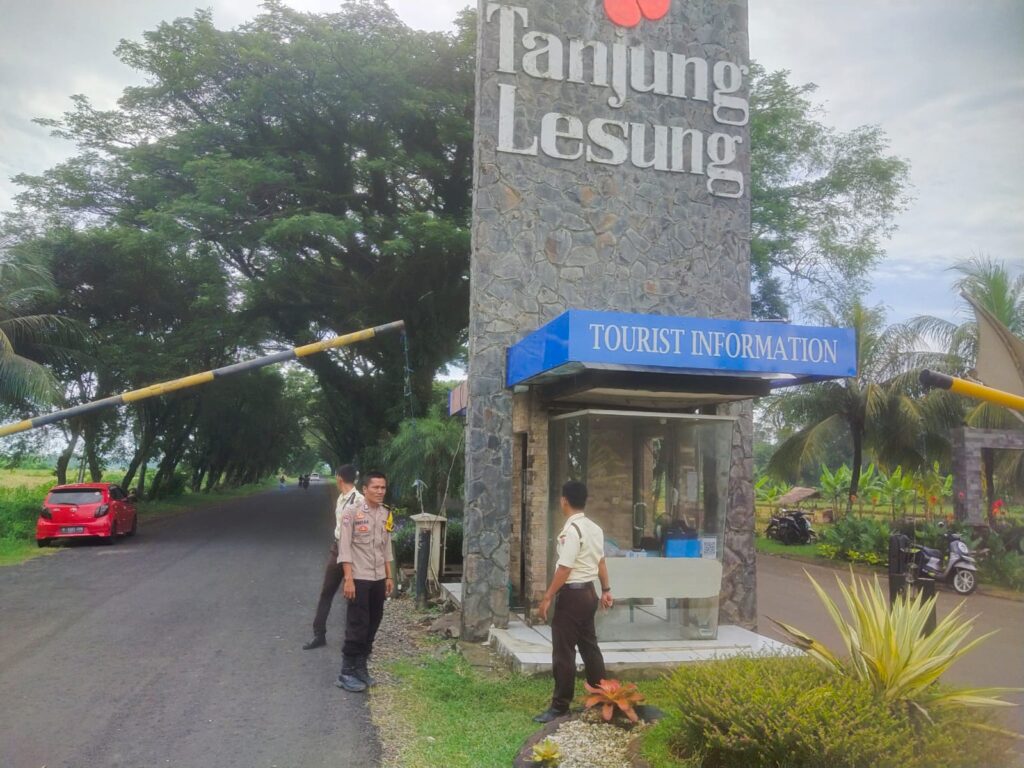 Patroli Polsek Panimbang Polres Pandeglang: Ciptakan Situasi Keamanan dan Ketertiban Masyarakat yang Aman dan Kondusif 9 WhatsApp Image 2024 04 21 at 14.27.43