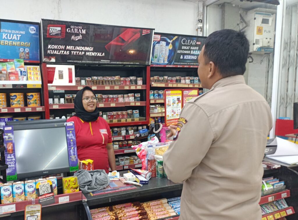 Polsek Bojong Polres Pandeglang Gelar Patroli Dialogis di Wilayah Waralaba 3 WhatsApp Image 2024 04 22 at 12.30.09