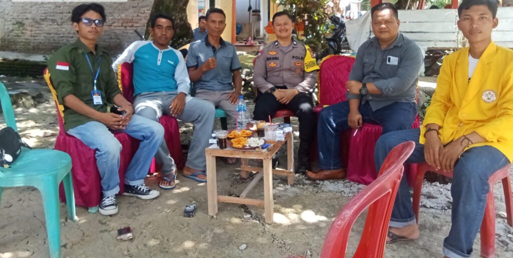 Polsek Panimbang Polres Pandeglang Melaksanakan Sambang Door to Door untuk Memperkuat Kedekatan dengan Masyarakat 8 WhatsApp Image 2024 04 26 at 08.02.58
