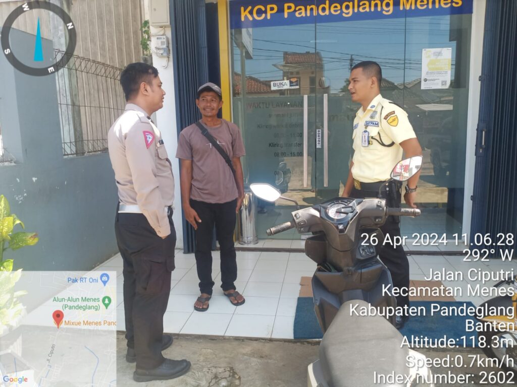 Polsek Menes Polres Pandeglang Lakukan Pengecekan Mesin ATM untuk Antisipasi Skimming Kartu Debit 9 WhatsApp Image 2024 04 26 at 13.27.53