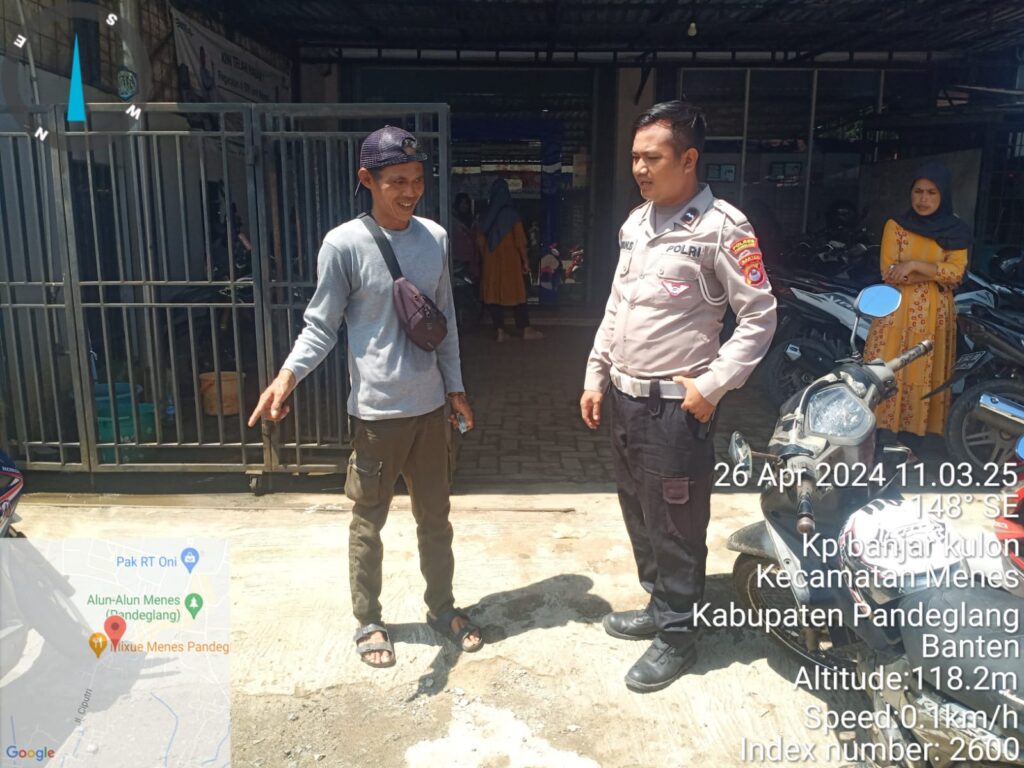 Patroli Siang Hari Polsek Menes Polres Pandeglang Sambangi Petugas Parkir untuk Memberikan Rasa Aman dan Himbauan Kamtibmas 1 WhatsApp Image 2024 04 26 at 13.30.11