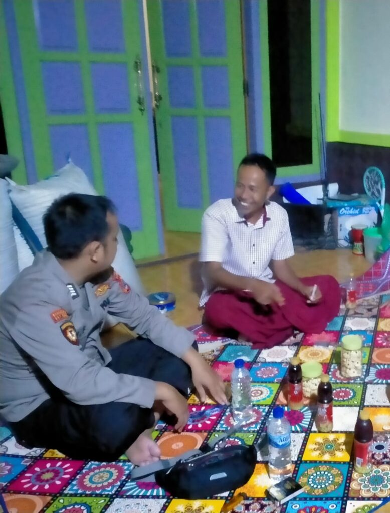 Polsek Bojong Polres Pandeglang Melakukan Sambang Door to Door dan Sosialisasi Kamtibmas di Desa Binaan 8 WhatsApp Image 2024 05 03 at 06.51.14