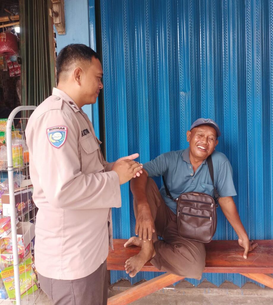 Polsek Bojong Polres Pandeglang Melaksanakan Kegiatan Rutin dengan Penekanan pada Edukasi Masyarakat 6 WhatsApp Image 2024 05 03 at 12.49.44