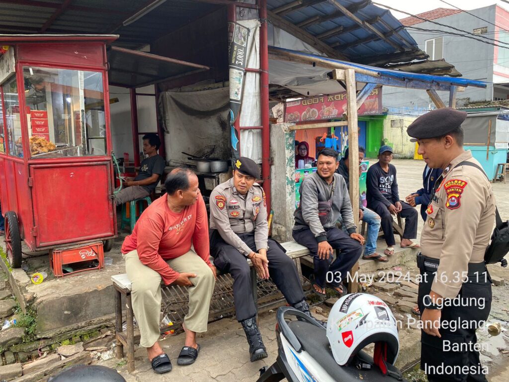 Patroli Dialogis Sat Samapta Polres Pandeglang Berikan Edukasi Tata Tertib Lalulintas 4 WhatsApp Image 2024 05 03 at 20.18.05