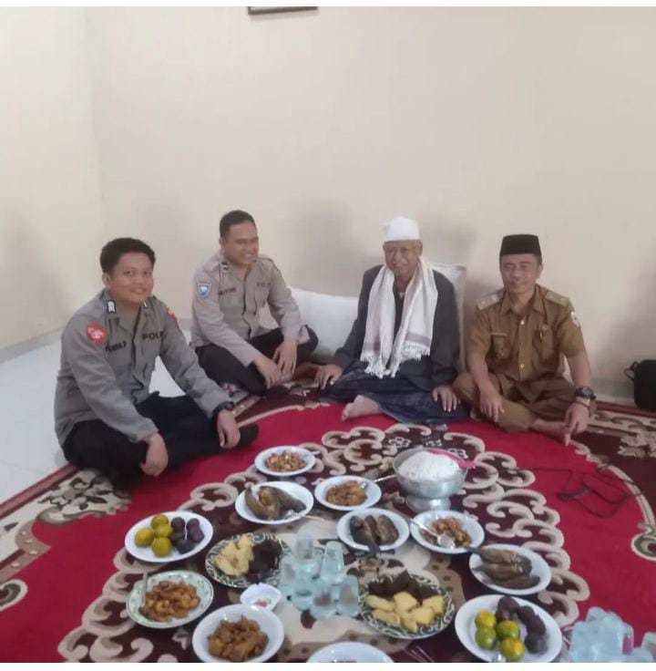 Personil Polsek Bojong Polres Pandeglang Sambangi Pondok Pesantren Al Halim 5 WhatsApp Image 2024 05 03 at 21.01.17