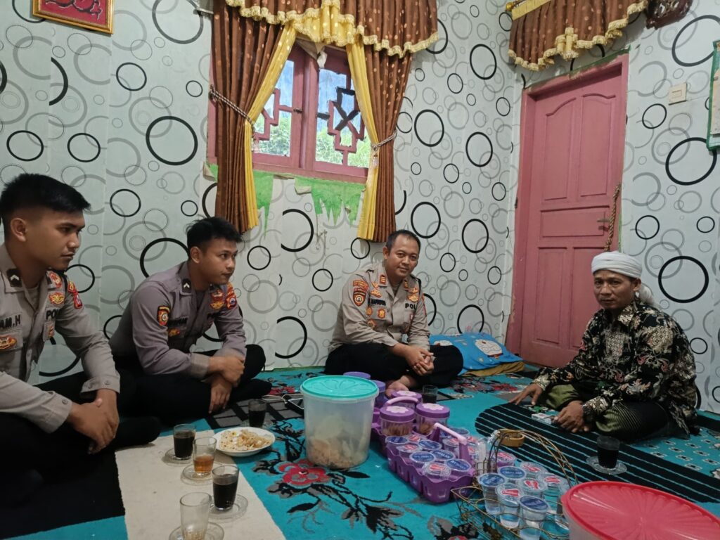 Patroli Perintis Presisi SatSamapta Polres Pandeglang: Silaturahmi Kamtibmas di Ponpes Darul Irsyad 2 WhatsApp Image 2024 05 03 at 21.28.39