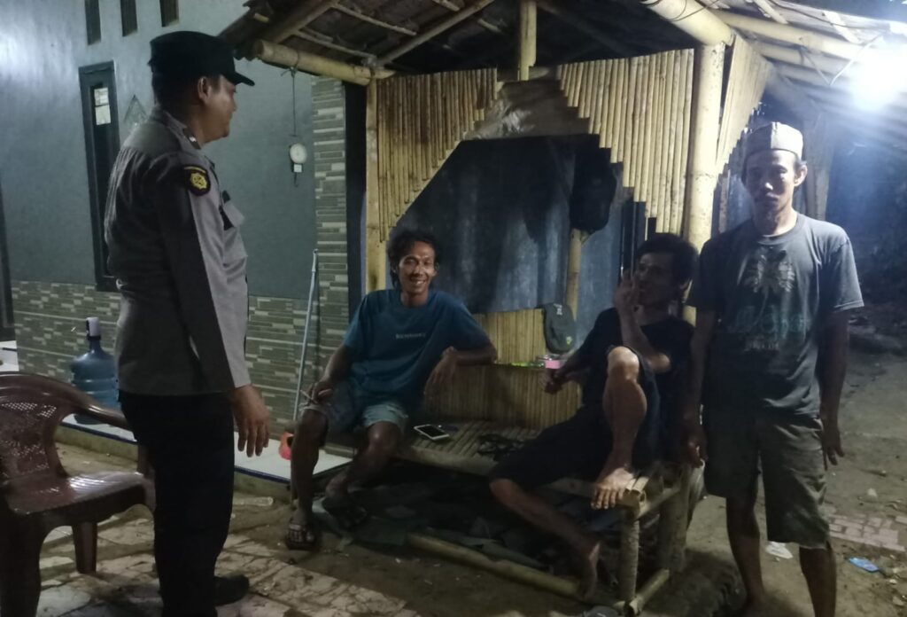 Personil Polsek Bojong Polres Pandeglang Gencar Melaksanakan Patroli Malam untuk Mencegah Kejahatan 7 WhatsApp Image 2024 05 04 at 09.58.55