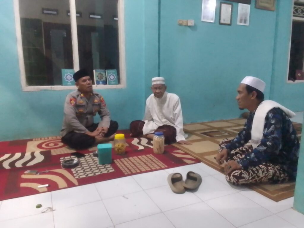 Jaga Kondusifitas Pandeglang, Kapolsek Menes Polres Pandeglang Sambangi Tokoh Agama 6 WhatsApp Image 2024 05 04 at 10.32.52