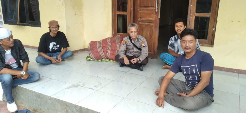 Bhabinkamtibmas Polsek Cadasari Jalin Kedekatan dengan Warga Melalui Kunjungan Rutin 1 WhatsApp Image 2024 05 04 at 11.56.45