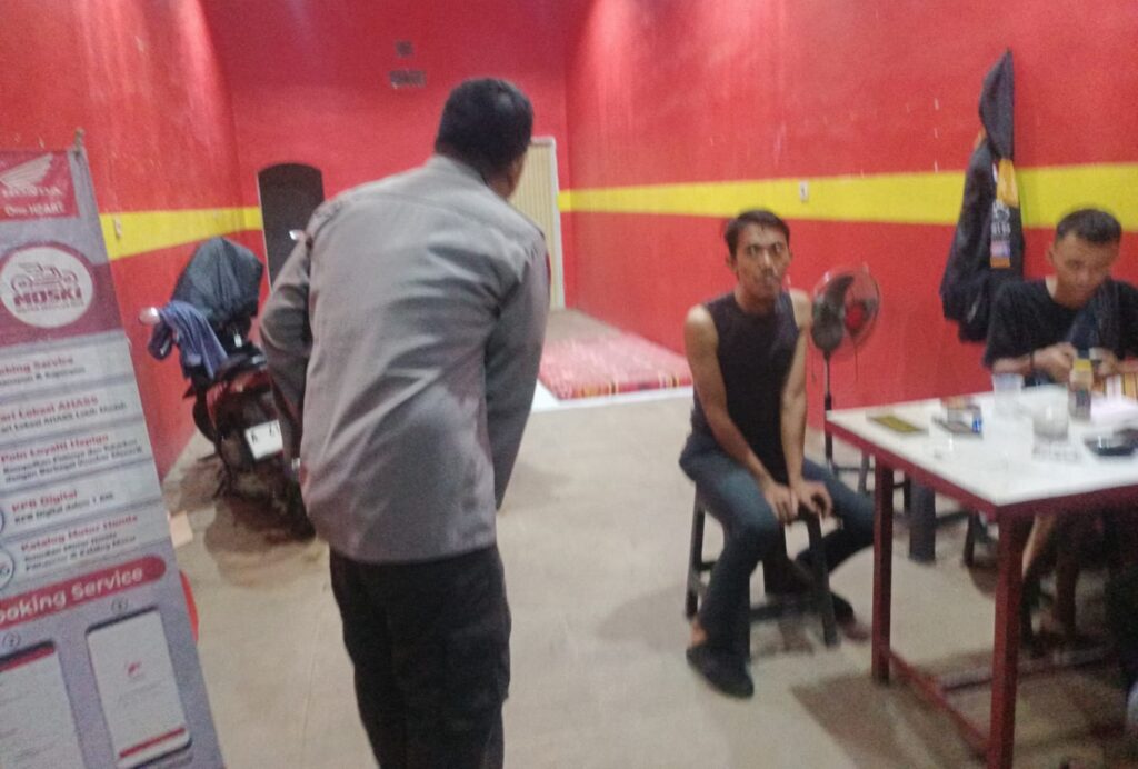 Bhabinkamtibmas Polsek Bojong Terapkan Program Door to Door Sistem untuk Dekatkan Diri dengan Warga Binaan 6 WhatsApp Image 2024 05 07 at 08.27.29