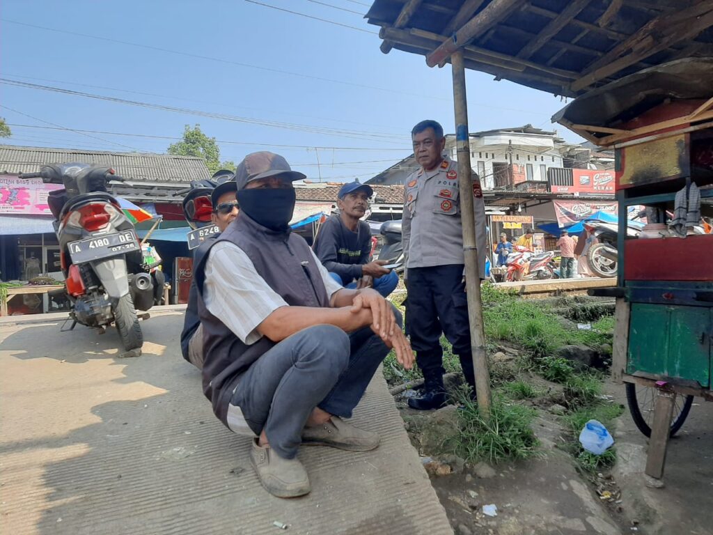 Kapolsek Bojong Polres Pandeglang Jalin Silaturahmi dengan Para Tukang Ojek Pangkalan 8 WhatsApp Image 2024 05 07 at 09.51.52