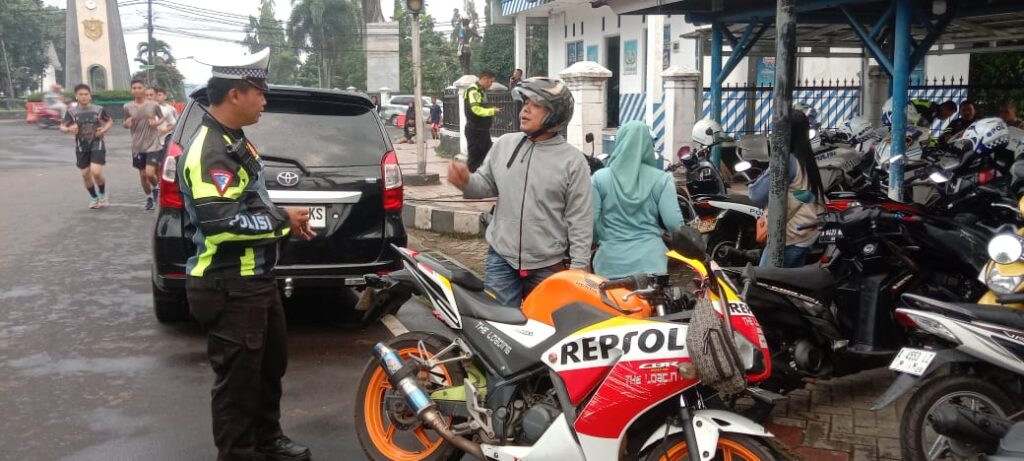 Satlantas Polres Pandeglang Gelar Razia, Tertibkan Pengendara Pelanggar Lalu Lintas 2 WhatsApp Image 2024 05 08 at 10.05.51