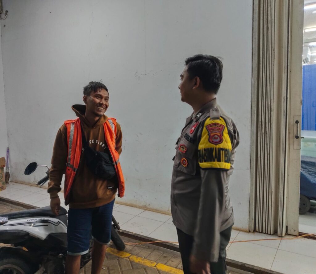 Polsek Cigeulis Terus Tingkatkan Patroli Malam untuk Situasi Kamtibmas yang Aman 4 WhatsApp Image 2024 05 10 at 06.50.48