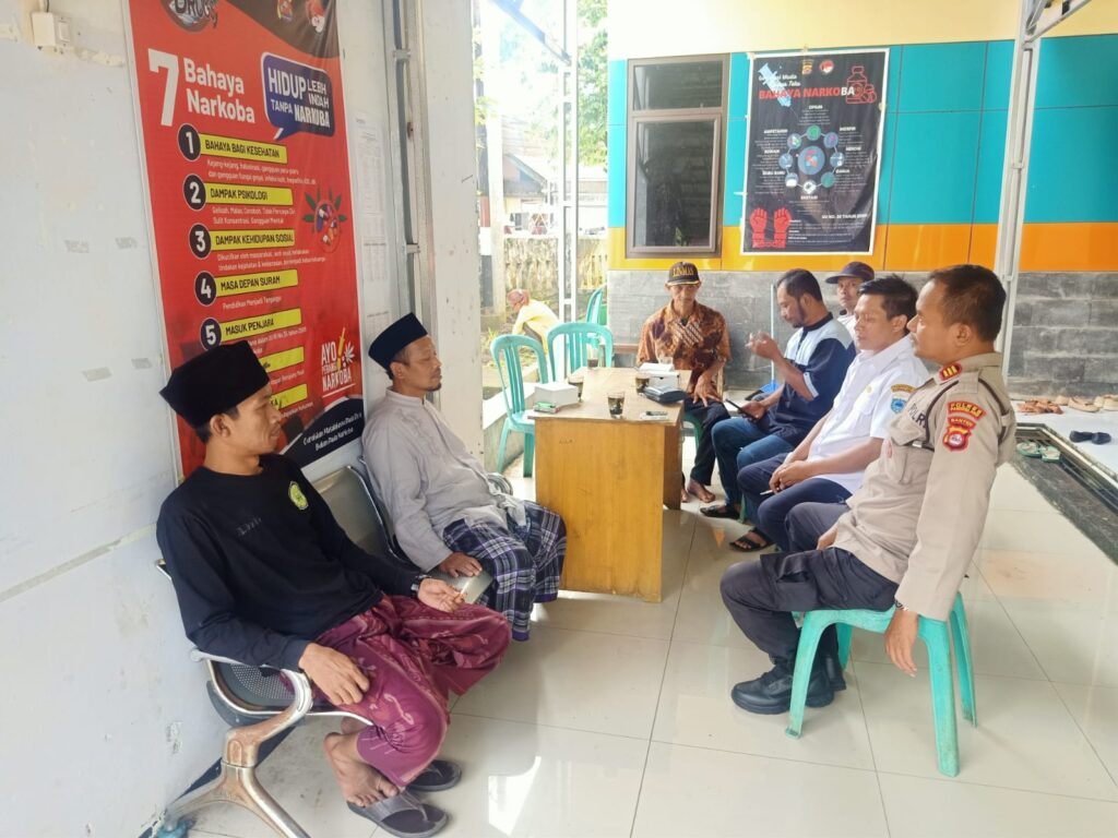 Kapolsek Cadasari Polres Pandgelang dan Lurah Juhut Bersama Tokoh Agama Membahas Kemaslahatan Masyarakat 6 WhatsApp Image 2024 05 10 at 09.14.58