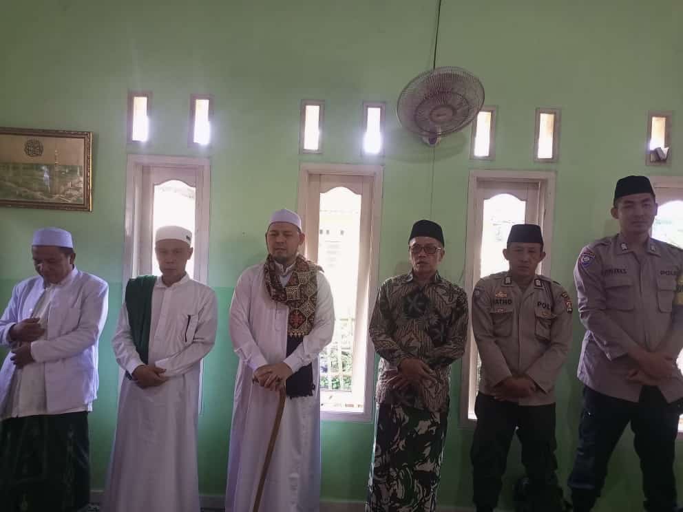 Bhabinkamtibmas Polsek Cimanuk Hadiri Pengajian di Pesantren Darul Al Ibtida 1 WhatsApp Image 2024 05 10 at 10.07.07