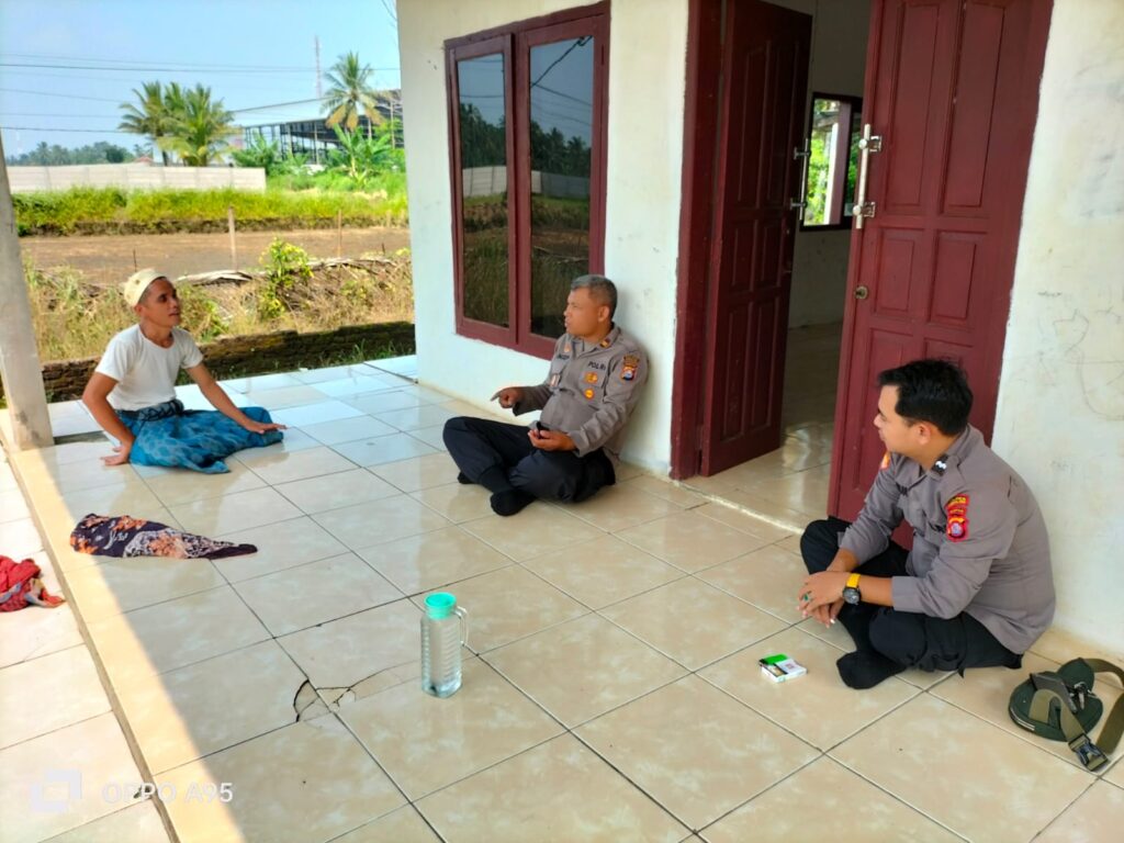 Polsek Pagelaran Polres Pandeglang Melakukan Kegiatan Jum'at Sambang dan Silaturahmi di Ponpes Wasilatuttolibin 7 WhatsApp Image 2024 05 10 at 11.54.03