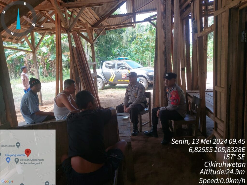 Polsek Cikeusik Intensifkan Patroli Siang dan Sambang Kamtibmas di Kecamatan Cikeusik 1 WhatsApp Image 2024 05 13 at 13.08.38