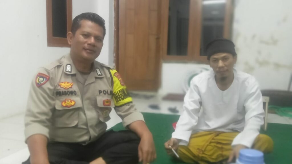 Bhabinkamtibmas Polsek Pandeglang Silaturahmi dan Sambang ke Pondok Pesantren Minhajul 4 WhatsApp Image 2024 05 13 at 18.26.47