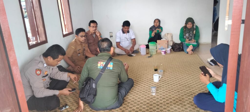 Polsek Menes Hadiri Kegiatan Monitoring & Evaluasi Dana Desa di Kecamatan Menes 6 WhatsApp Image 2024 05 14 at 13.45.16