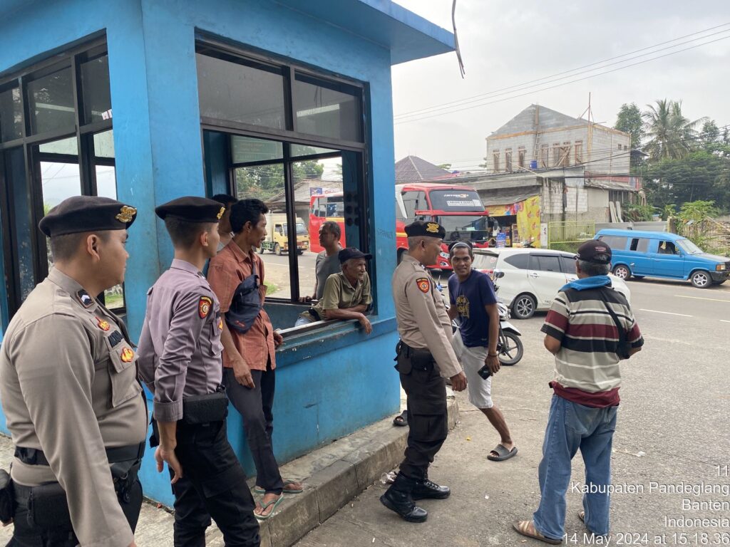 Sat Samapta Polres Pandeglang Gelar Patroli di Terminal Kadubanen 3 WhatsApp Image 2024 05 14 at 19.39.10