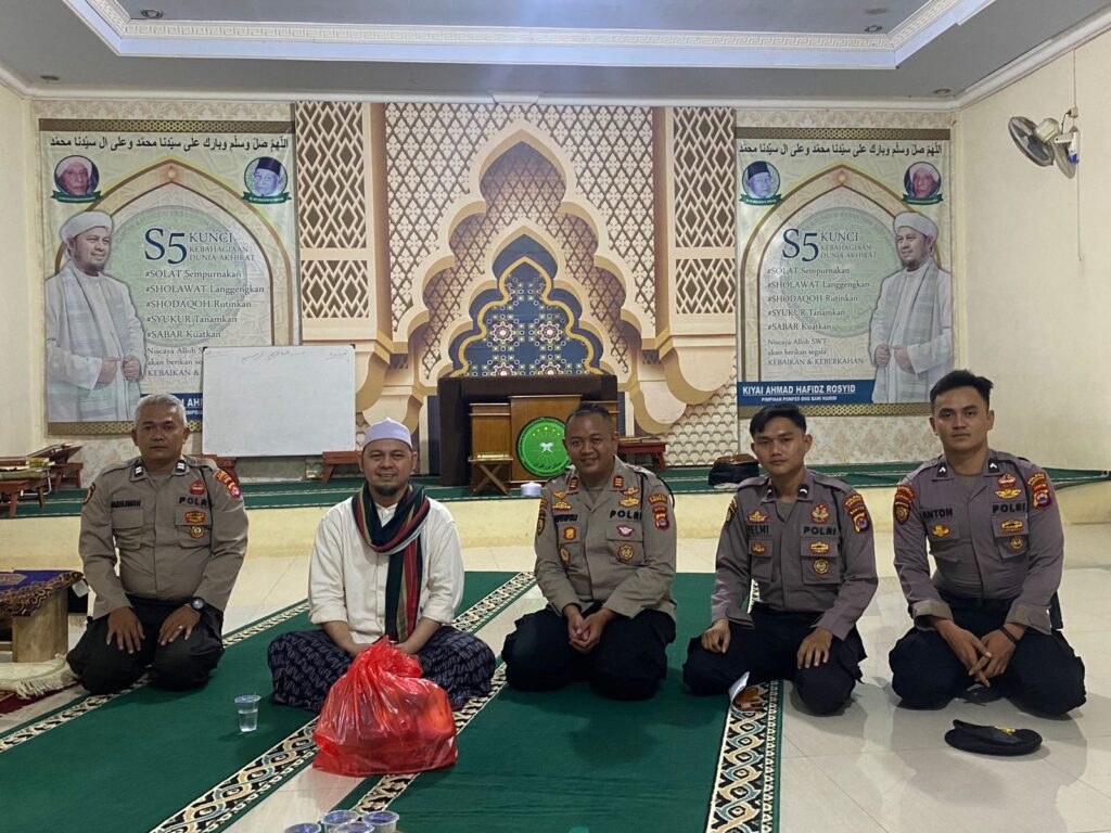 Kasat Samapta Polres Pandeglang Sambangi Pimpinan Ponpes Al Hidayah untuk Jalin Silaturahmi dan Ciptakan Situasi Kondusif 2 WhatsApp Image 2024 05 14 at 19.40.39