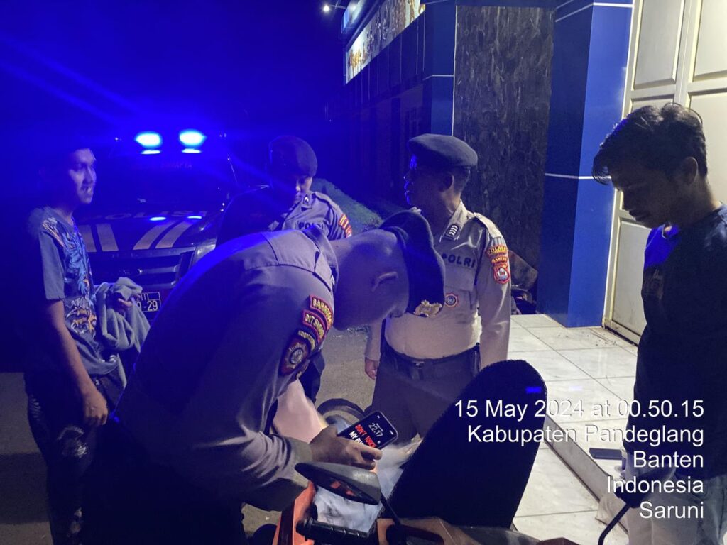 Sat Samapta Polres Pandeglang Laksanakan Blue Light Patrol untuk Tingkatkan Keamanan Wilayah 1 WhatsApp Image 2024 05 15 at 06.40.37