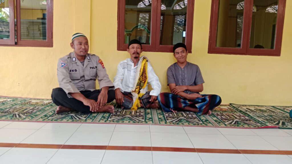 Polsek Carita Sambangi Pondok Pesantren di Kecamatan Carita 3 WhatsApp Image 2024 05 18 at 00.28.36
