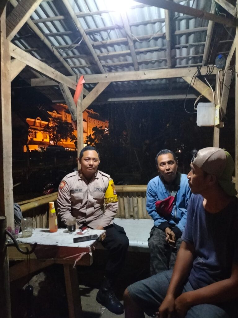 Polsek Carita Melaksanakan Patroli Malam Guna Meningkatkan Kamtibmas 4 WhatsApp Image 2024 05 18 at 00.29.51