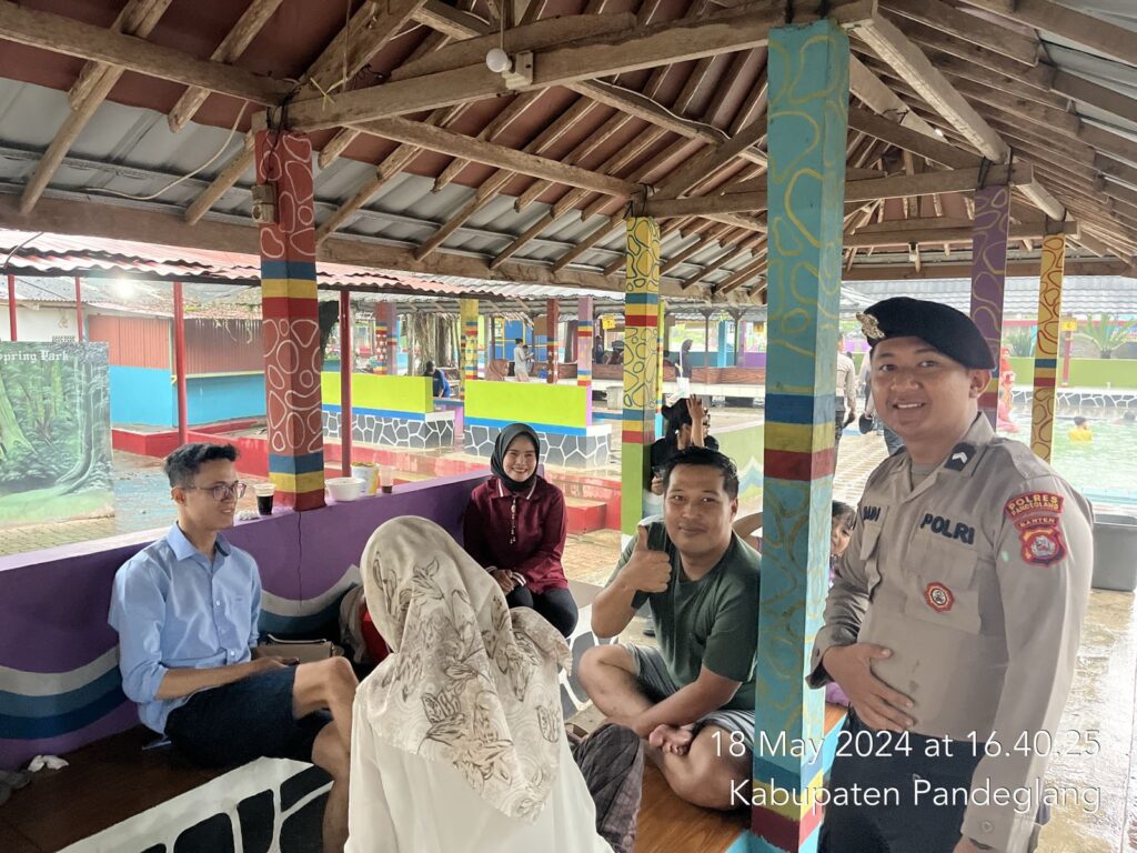 Personil Sat Samapta Polres Pandeglang Gelar Patroli Wisata di Pemandian Air Panas Cisolong untuk Jamin Keamanan Pengunjung 5 WhatsApp Image 2024 05 18 at 19.17.51