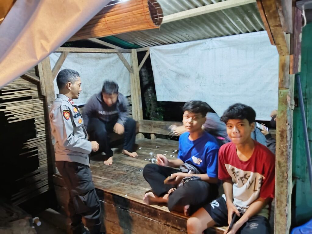 Polsek Cigeulis Rutin Gelar Patroli KRYD Malam untuk Wujudkan Kamtibmas Aman dan Kondusif 2 WhatsApp Image 2024 05 19 at 05.04.59