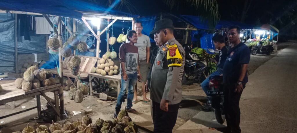 Polsek Picung Gelar Patroli Malam untuk Cegah Gangguan Kamtibmas dan Kejahatan Jalanan 3 WhatsApp Image 2024 05 19 at 05.18.28