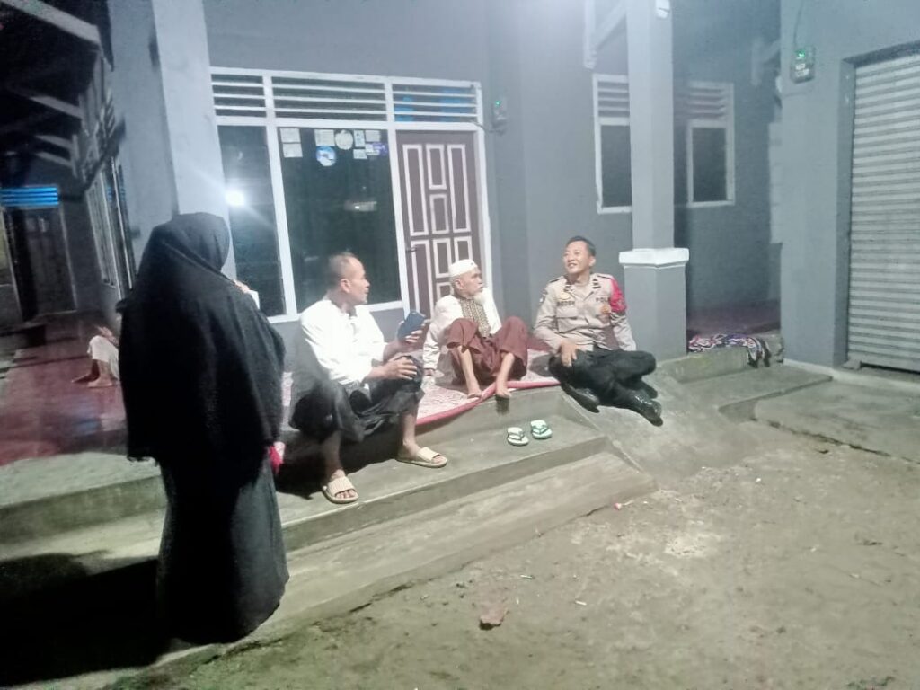 Personel Polsek Saketi Polres Pandeglang Gelar Patroli Malam untuk Cegah Gangguan Kamtibmas 4 WhatsApp Image 2024 05 19 at 05.39.47