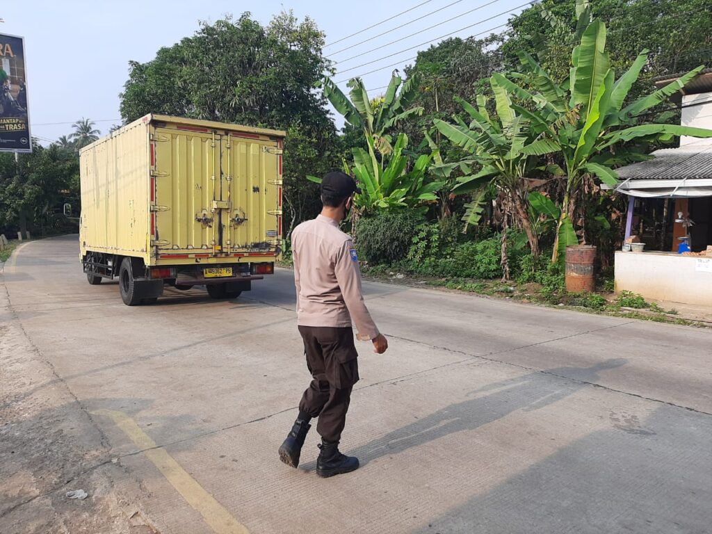 Polsek Bojong Polres Pandeglang Gelar Kegiatan Strong Point Pagi di Pasar Bojong 2 WhatsApp Image 2024 05 19 at 10.24.21