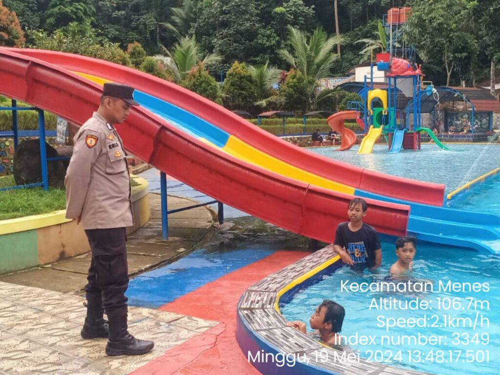 Polsek Menes Polres Pandeglang Laksanakan Pengamanan dan Monitoring di Objek Wisata Kolam Renang 8 WhatsApp Image 2024 05 19 at 15.50.03