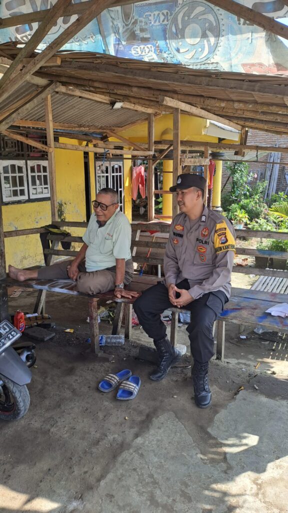 Anggota Jaga Polsek Cikeusik Laksanakan Patroli, Sambang, dan Himbauan Kamtibmas untuk Wujudkan Situasi Aman Kondusif 10 WhatsApp Image 2024 05 19 at 18.38.23