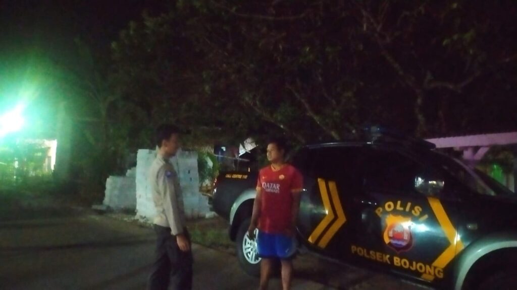 Polsek Bojong Gelar Patroli Malam untuk Cegah Gangguan Kamtibmas dan Kejahatan Jalanan 5 WhatsApp Image 2024 05 20 at 08.07.47
