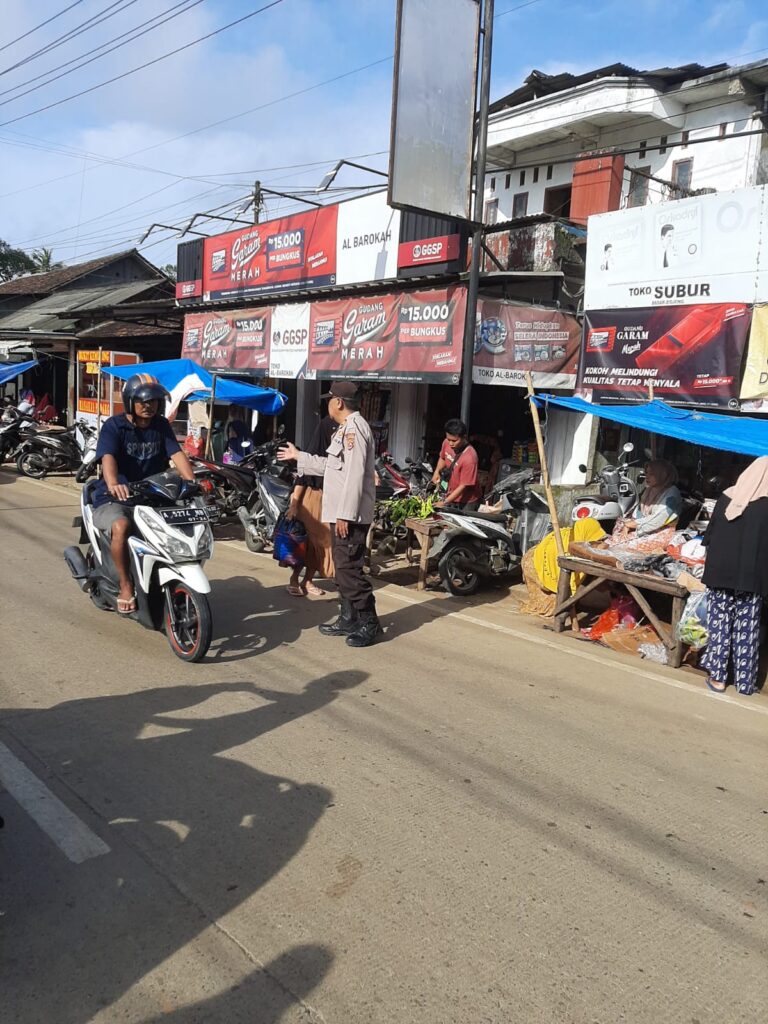 Polsek Bojong Gelar Pengaturan Lalu Lintas Pagi Hari untuk Pelayanan Masyarakat 6 WhatsApp Image 2024 05 20 at 08.08.13