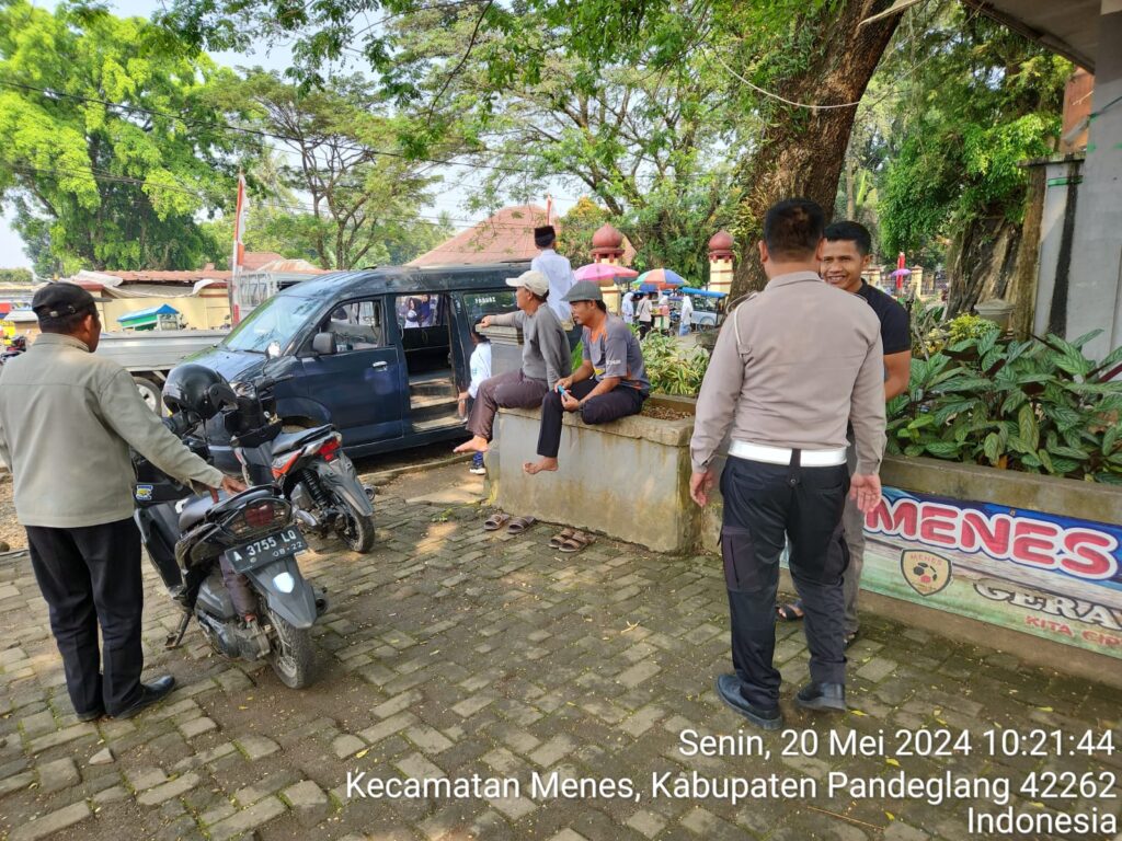 Polsek Menes Polres Pandeglang Laksanakan Patroli Rutin untuk Mencegah Tindak Pidana 3 WhatsApp Image 2024 05 20 at 13.56.10