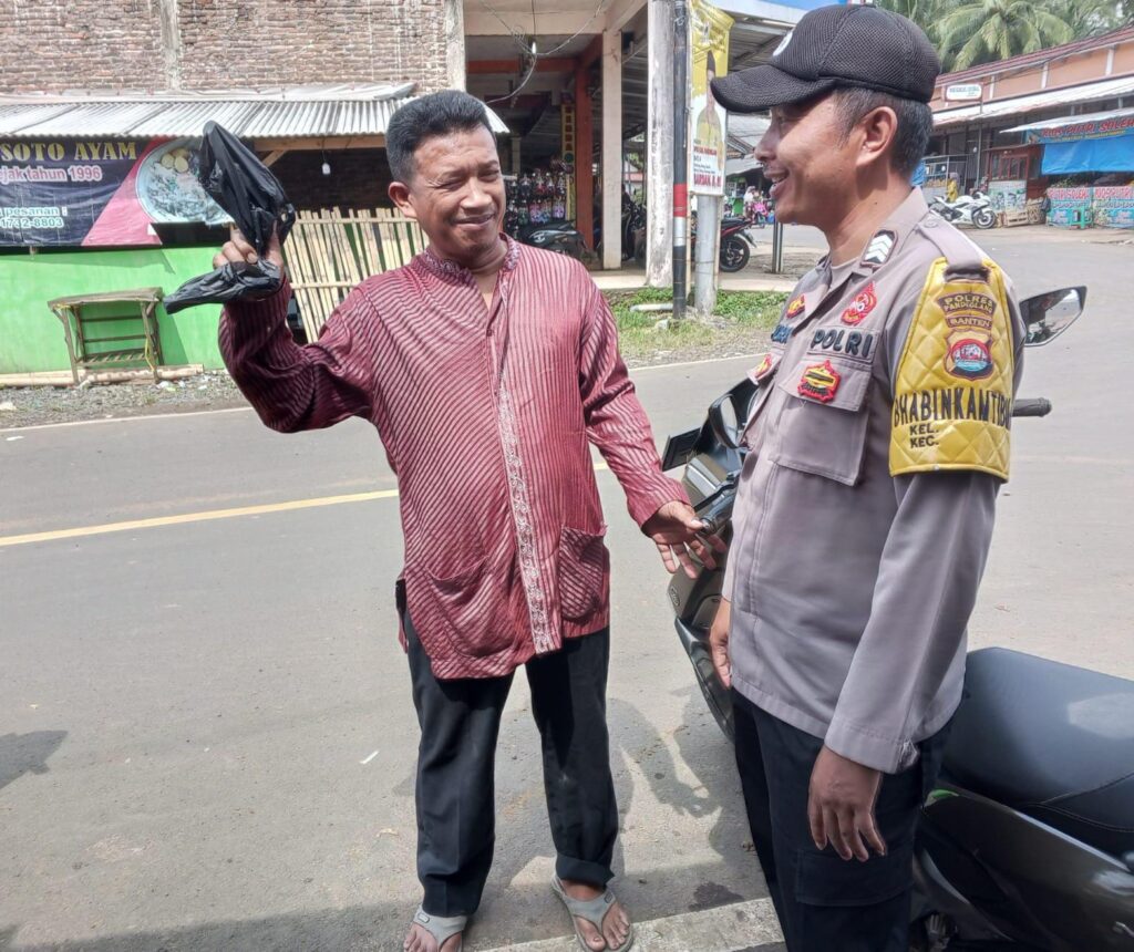 Polsek Cibaliung Tingkatkan Patroli untuk Menjaga Stabilitas Keamanan Wilayah 10 WhatsApp Image 2024 05 20 at 17.27.06
