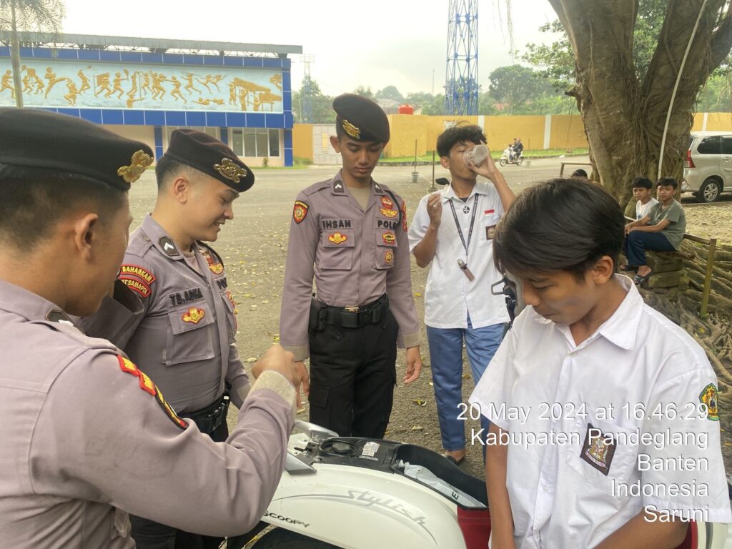 Anggota Sat Samapta Polres Pandeglang Laksanakan Operasi Bina Pelajar di Kabupaten Pandeglang 4 WhatsApp Image 2024 05 20 at 17.59.24