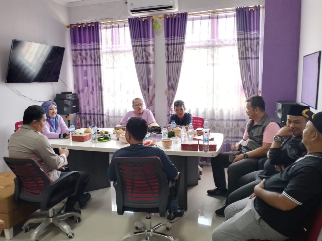 Kapolsek Cikedal Polres Pandeglang Hadiri Silaturahmi HUT RS Aulia Ke-4 5 WhatsApp Image 2024 05 21 at 13.34.03