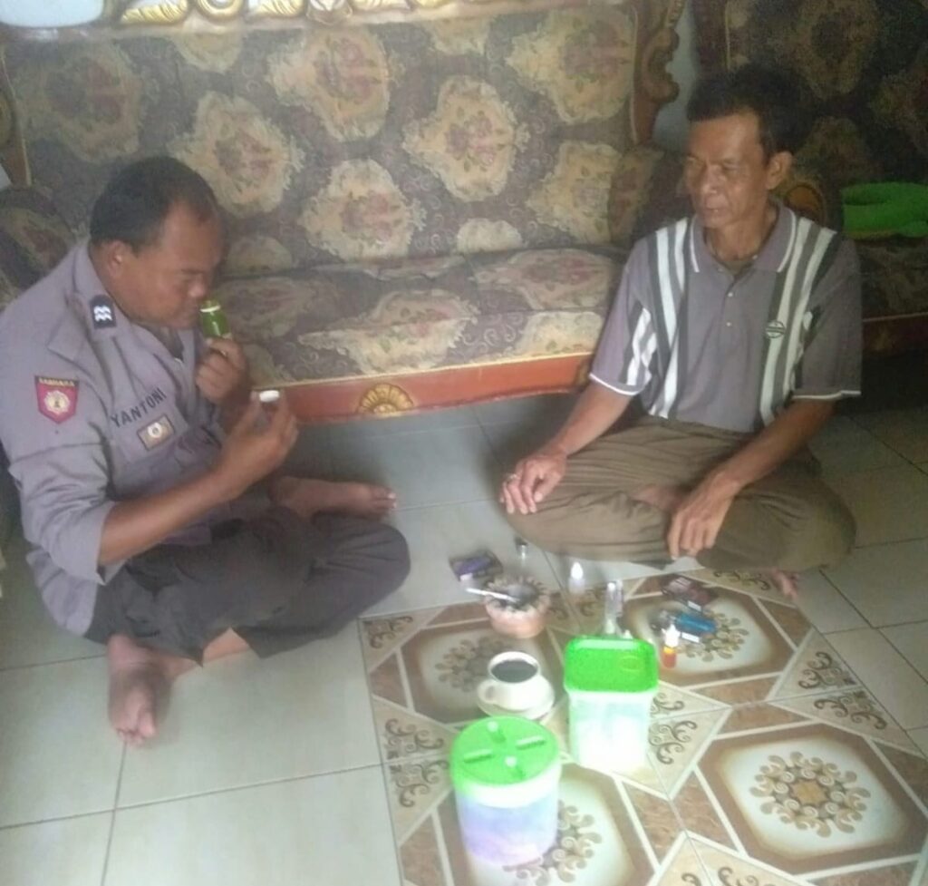 Polsek Menes Polres Pandeglang Laksanakan Kegiatan Sambang Kamtibmas di Kecamatan Menes 3 WhatsApp Image 2024 05 21 at 13.39.56