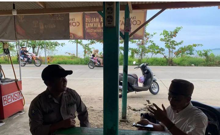 Bhabinkamtibmas Polsek Sumur Polres Pandeglang Jalin Sinergi dengan Warga Melalui Kegiatan Sambang 9 WhatsApp Image 2024 05 21 at 14.26.12